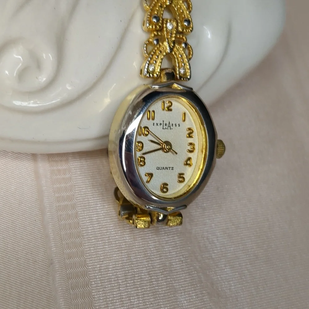 Vintage 80s LA Express Watch Gold Stretch Band Fashion Metal Bezel Quartz
